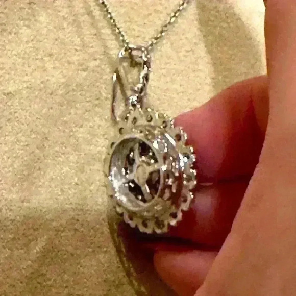 Gorgeous 925 Silver 17” Chain & Pendant w/ Round Brilliant-Cut White Crystals - Picture 6 of 8